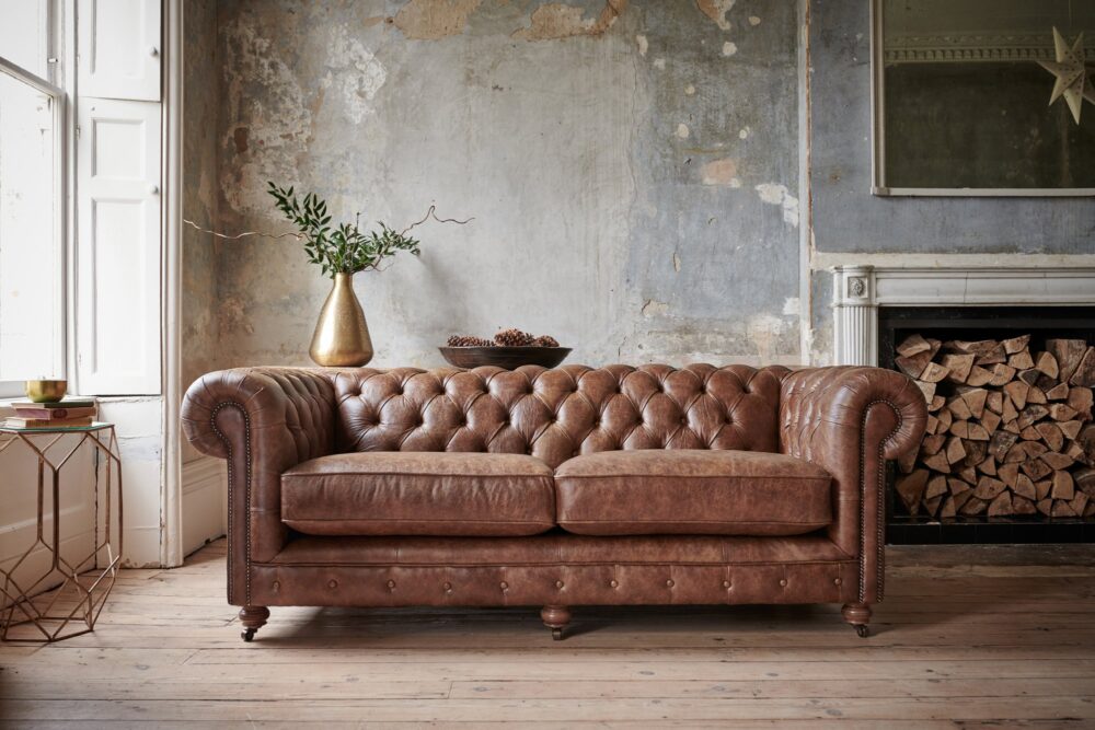 colours with brown leather sofa